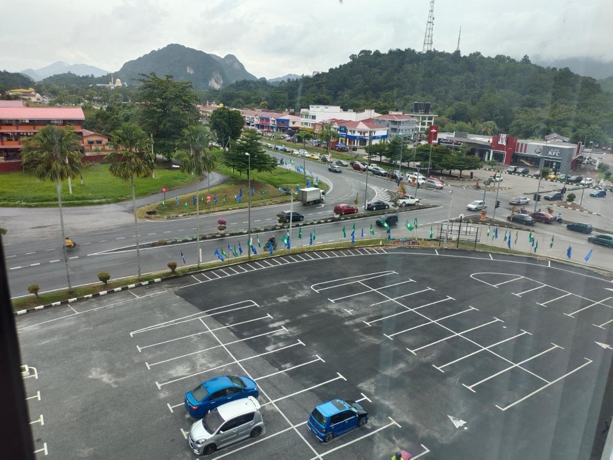 Alish Studio Apartment With Pool, Netflix, Wifi Gua Musang Eksteriør billede
