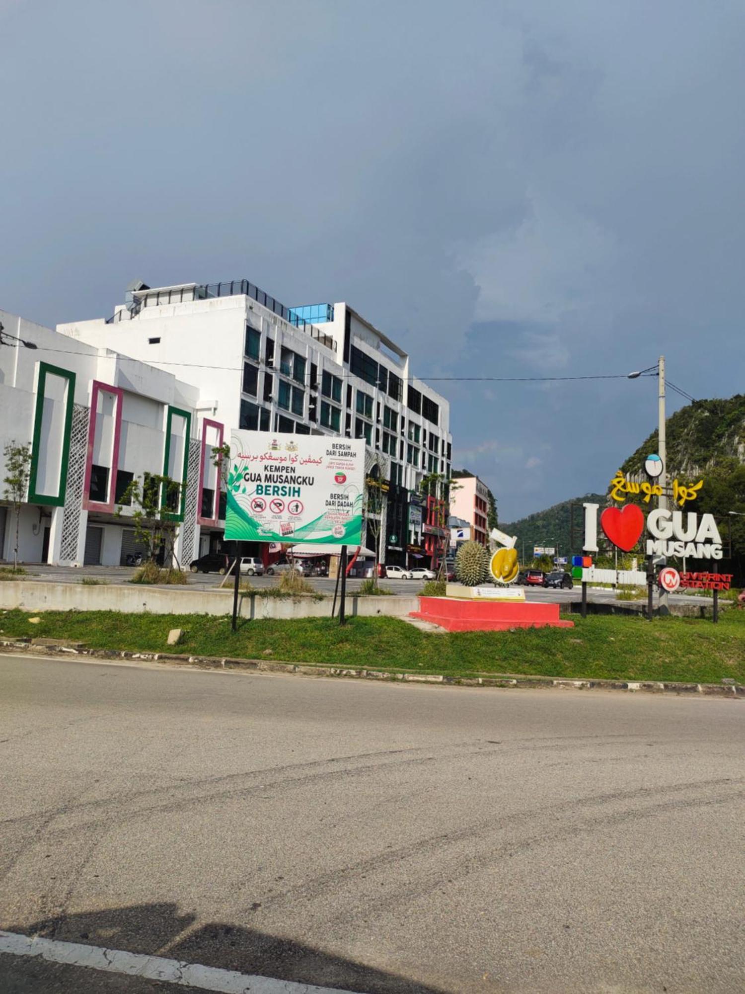 Alish Studio Apartment With Pool, Netflix, Wifi Gua Musang Eksteriør billede