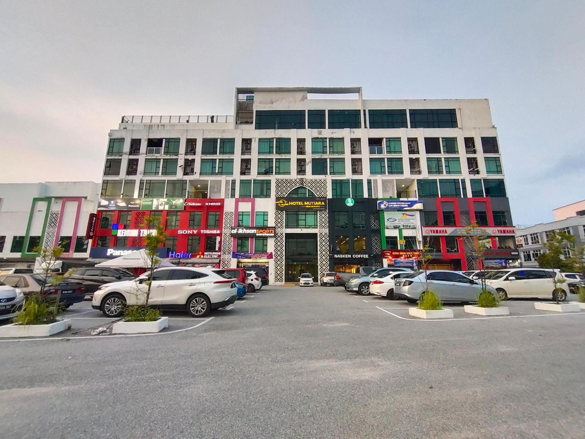 Alish Studio Apartment With Pool, Netflix, Wifi Gua Musang Eksteriør billede